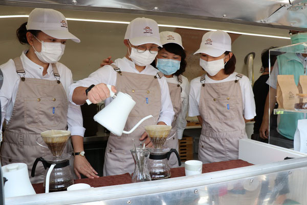 12晨光青年 讓廣場飄咖啡香